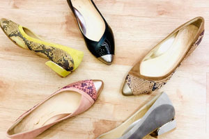 [Low-Heel Item Pick Up vol.1] カラースネークで楽しむ今っぽさ
