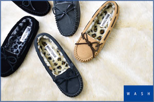 ふわもこな履き心地がたまらない！ 【MINNETONKA】ファー付きのスエードモカシン。