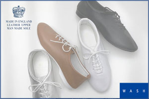 足元から、軽やかに。英国製CROWNでつくる、春のシンプルスタイル